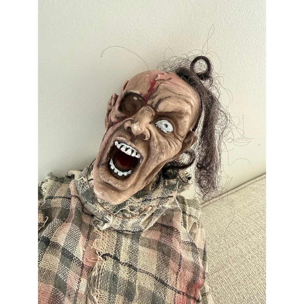 Zombie Torso Halloween Prop Severed Head Horror Haunted House Decor Screaming